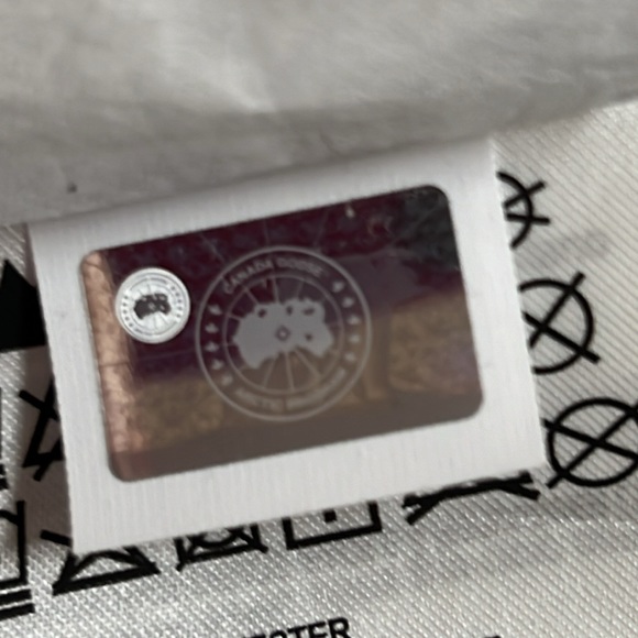 New CANADA GOOSE BLACK LABEL “want les essentials” Packable rain coat size S - Picture 15 of 16